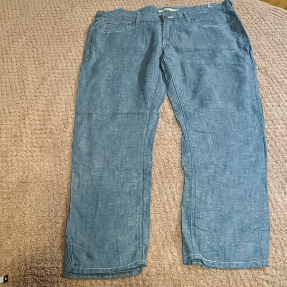 Levi's boyfriend fit cotton and linen cropped pant - Picture 1 of 7